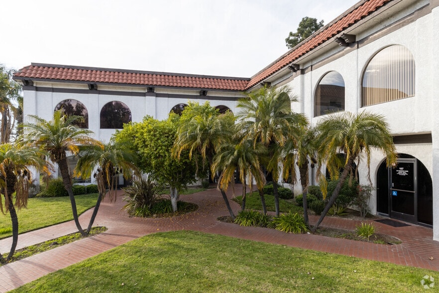 9795 Cabrini Dr, Burbank, CA for lease - Building Photo - Image 2 of 5