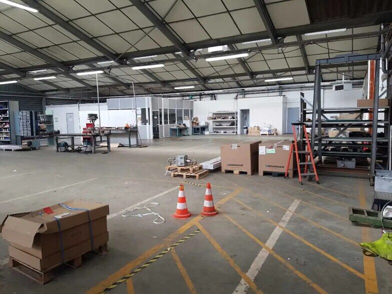 Office in Pessac for lease - Interior Photo - Image 2 of 5