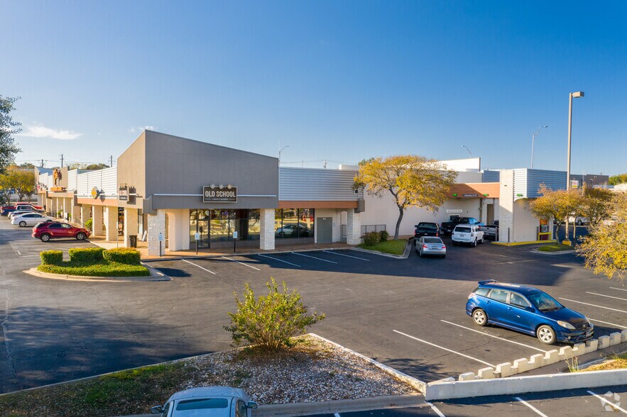 1901 W William Cannon Dr, Austin, TX à louer - Photo du bâtiment - Image 2 de 33