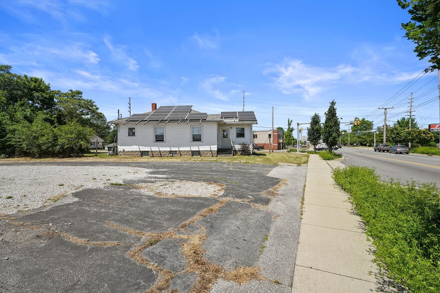 1009-1015 Calumet Ave, Valparaiso, IN for sale - Building Photo - Image 3 of 13