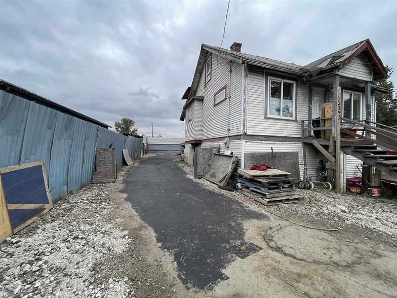12343 Old Yale Rd, Surrey, BC à vendre - Photo du bâtiment - Image 3 de 3