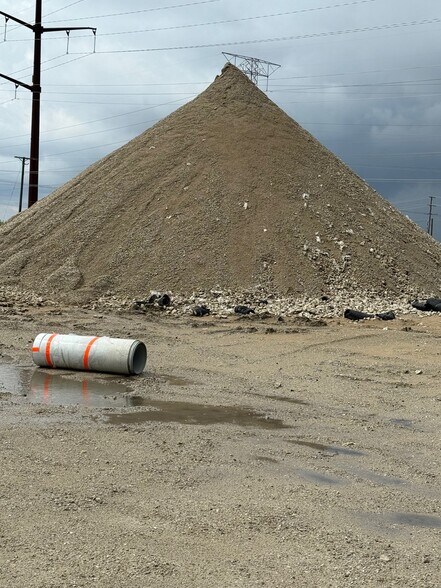 25520 W Black Rd, Shorewood, IL à vendre - Photo du bâtiment - Image 3 de 8