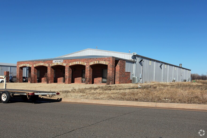 625 Enterprise Dr, Edmond, OK à louer - Photo du bâtiment - Image 3 de 3