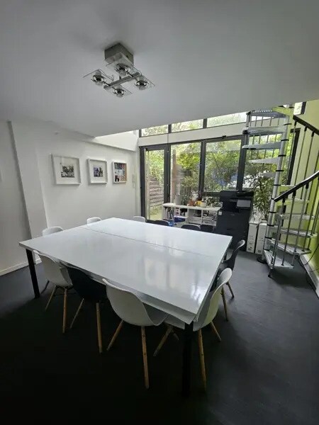 Retail in Lyon for lease Interior Photo- Image 1 of 4