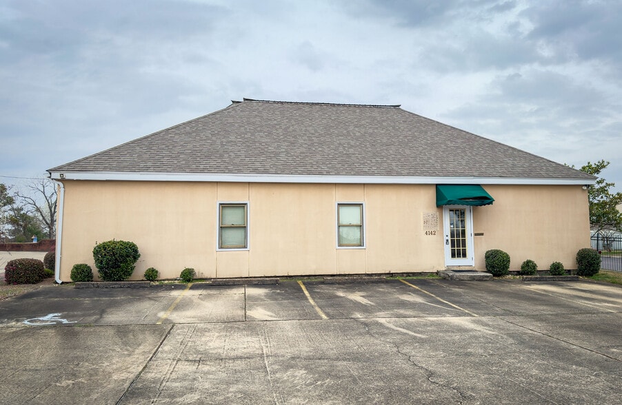 4142-4146 Carmichael Ct, Montgomery, AL for lease - Building Photo - Image 2 of 8