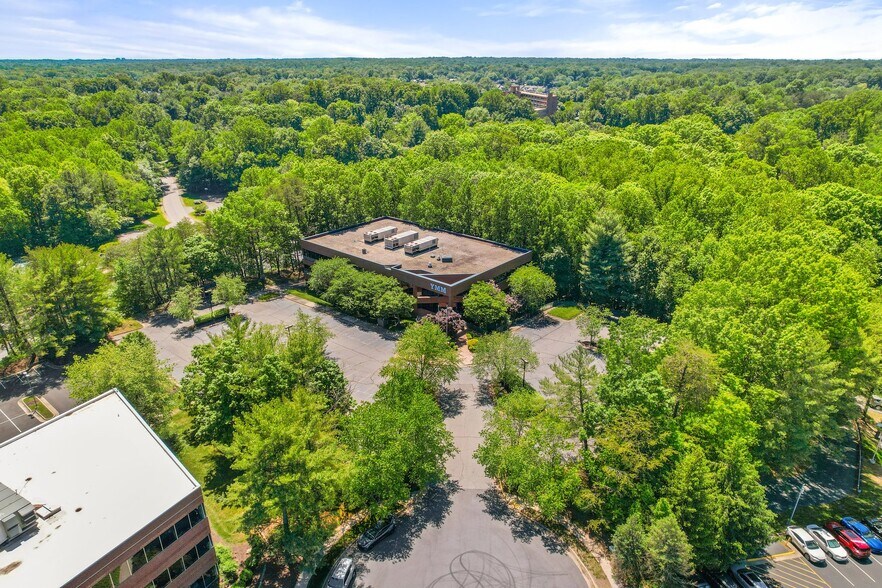 1806 Robert Fulton Dr, Reston, VA à vendre - Photo du bâtiment - Image 2 de 135
