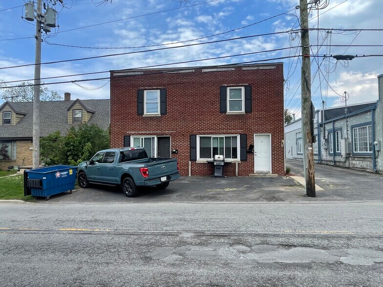 140 N West St, Crown Point, IN à vendre - Photo du bâtiment - Image 2 de 15