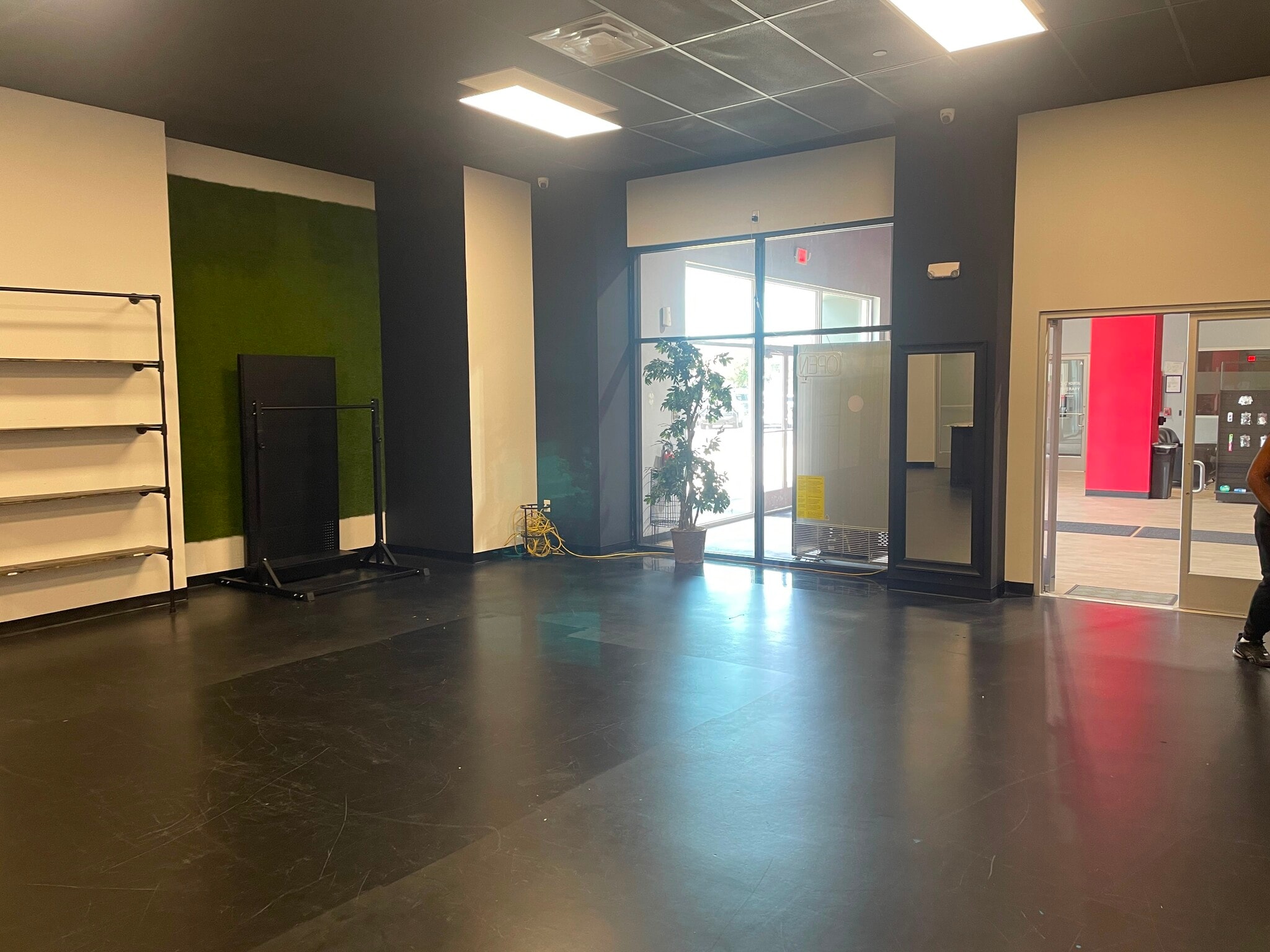 10000 Emmett F Lowry Expy, Texas City, TX for lease Interior Photo- Image 1 of 18