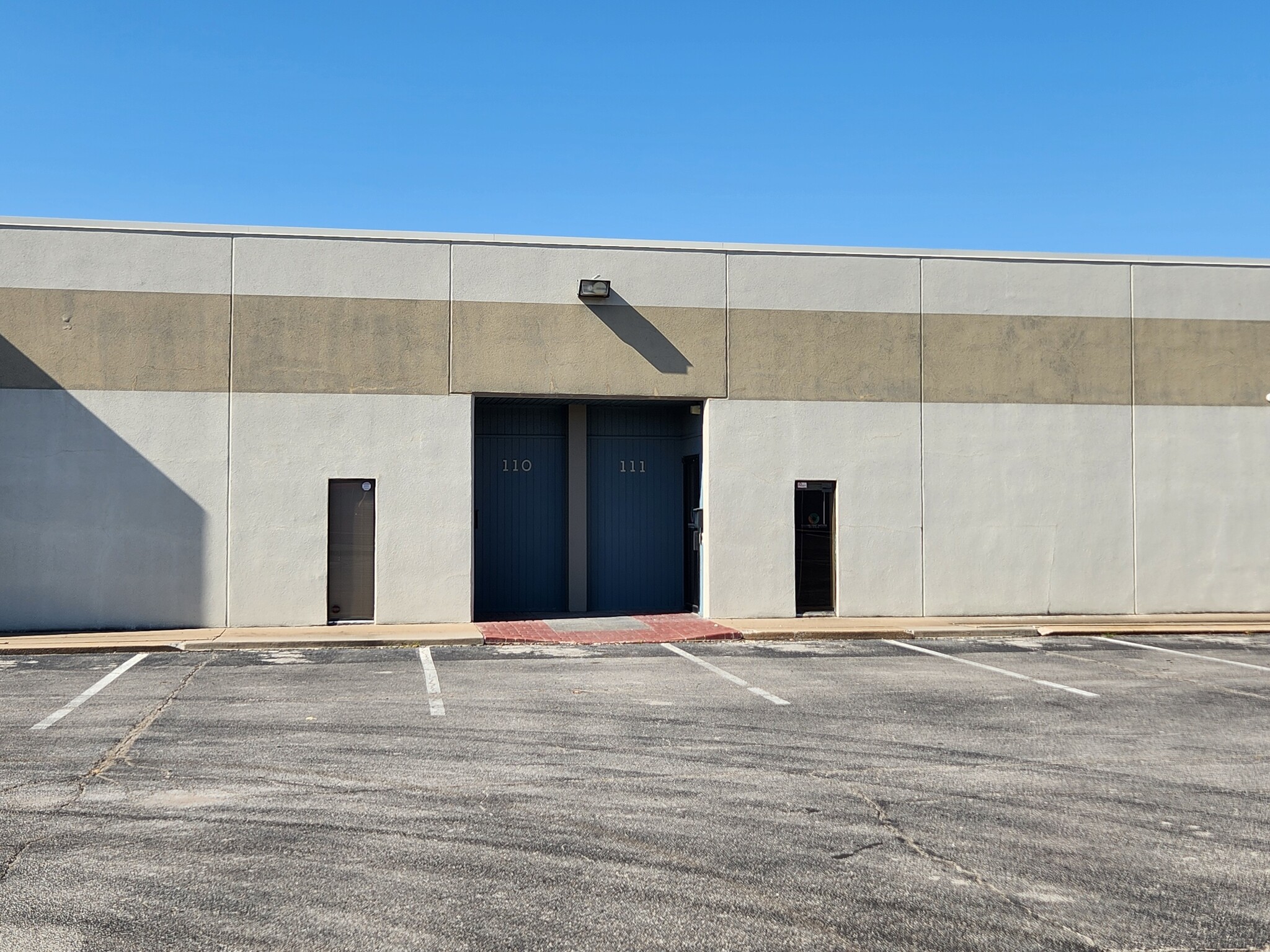 10837 E Newton Pl, Tulsa, OK for lease Building Photo- Image 1 of 7