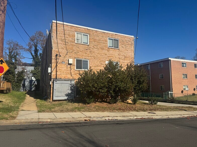 5324 C St SE, Washington, DC à vendre - Photo du bâtiment - Image 3 de 3