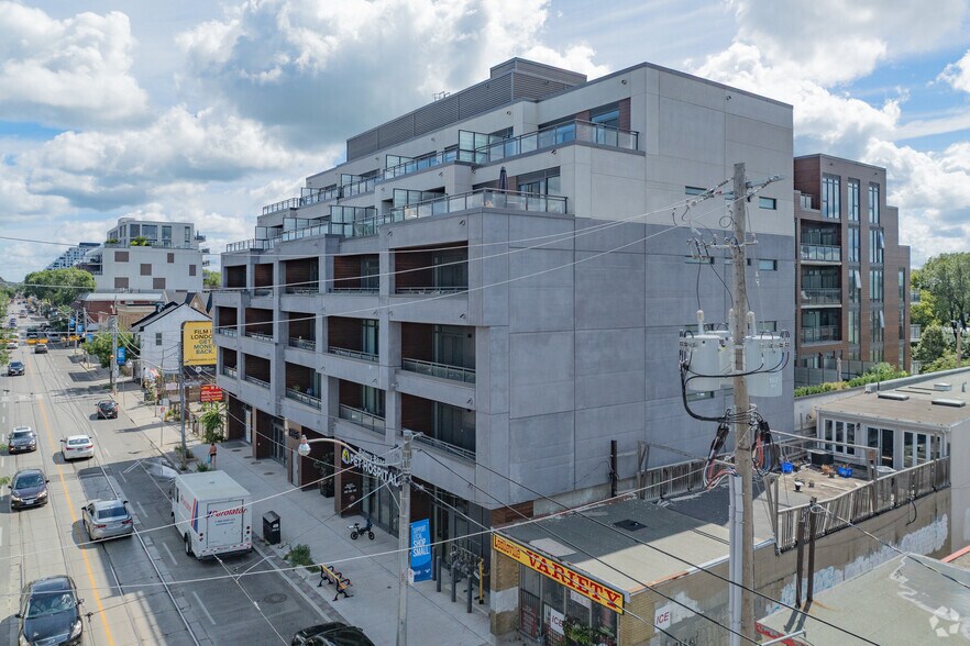 1285 Queen St E, Toronto, ON à vendre - Photo du bâtiment - Image 2 de 4