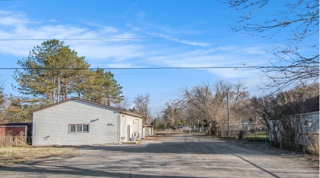 2525 Imlay City Rd, Lapeer, MI à vendre - Photo du bâtiment - Image 3 de 5