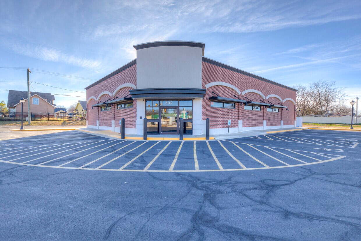 302 S Lewis Ave, Tulsa, OK à louer Photo du bâtiment- Image 1 de 6