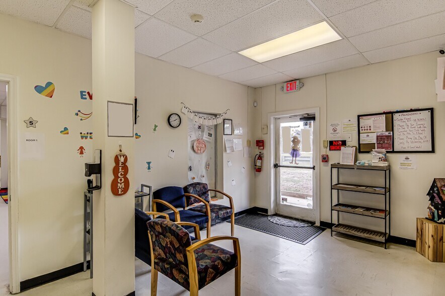 5016 Old Walkertown Rd, Winston-Salem, NC à vendre - Hall d’entrée - Image 3 de 16