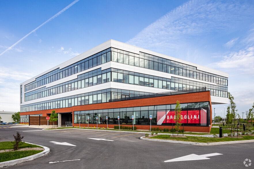 2400 Boul des Sources, Pointe-claire, QC à louer - Photo du bâtiment - Image 1 de 4