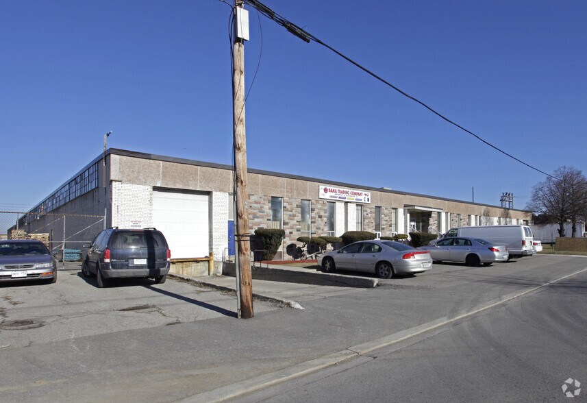 40 Penn Dr, Toronto, ON for sale - Primary Photo - Image 1 of 1