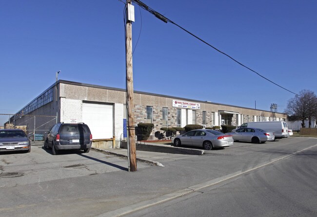 Plus de détails pour 40 Penn Dr, Toronto, ON - Industriel à vendre