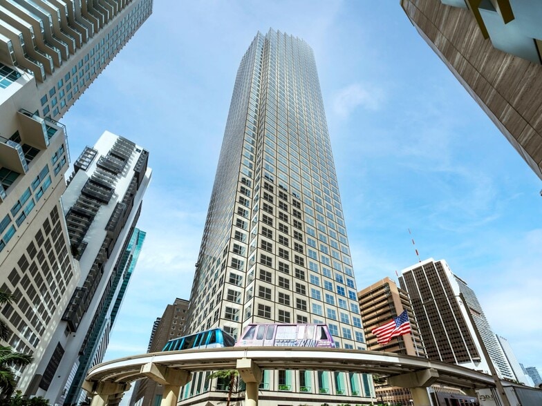 200 S Biscayne Blvd, Miami, FL à louer - Photo du bâtiment - Image 1 de 13