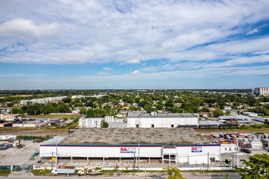 1015 NW 72nd St, Miami, FL à vendre - Photo du bâtiment - Image 3 de 8