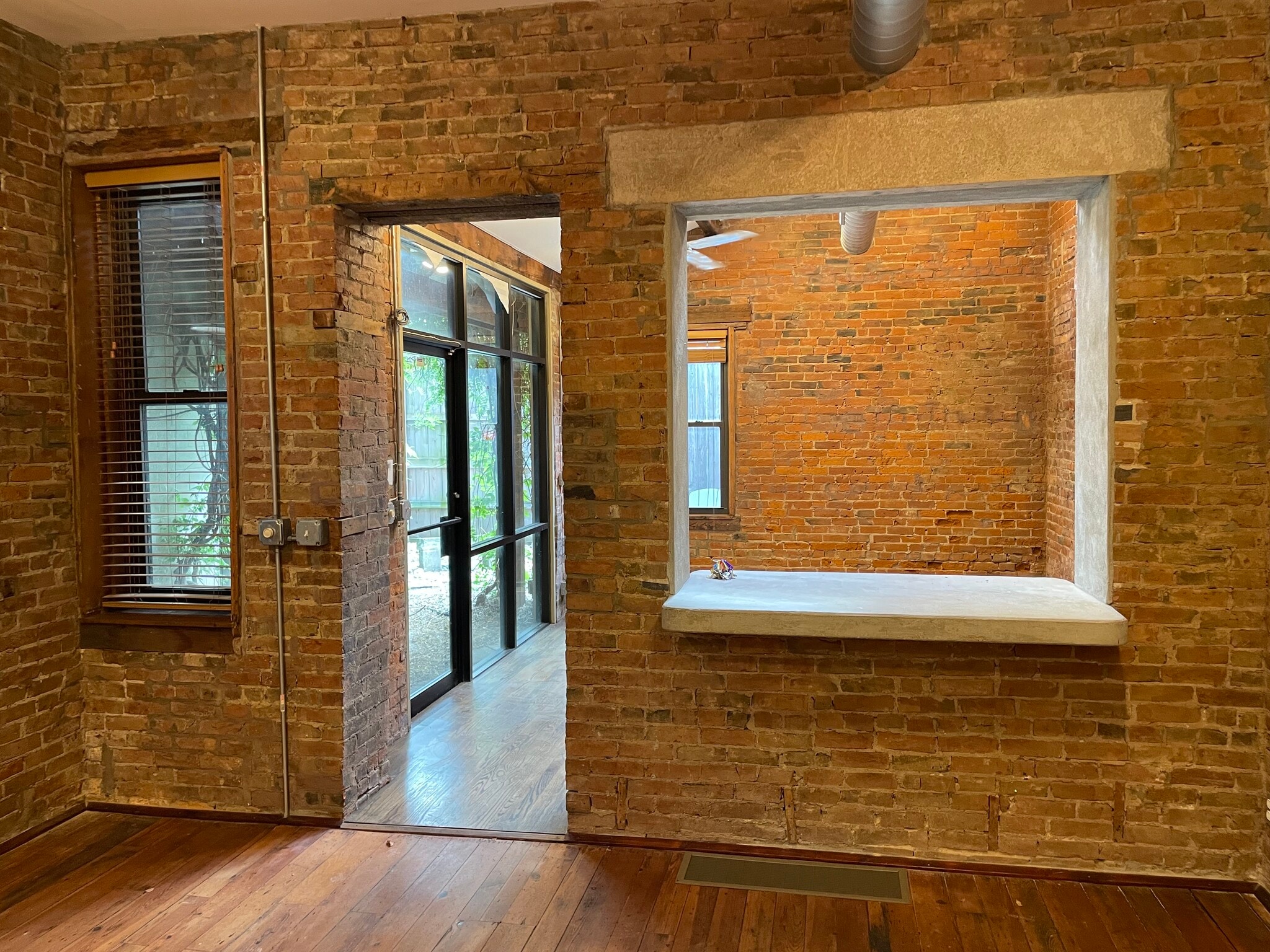 1431 Walnut St, Cincinnati, OH for lease Interior Photo- Image 1 of 9