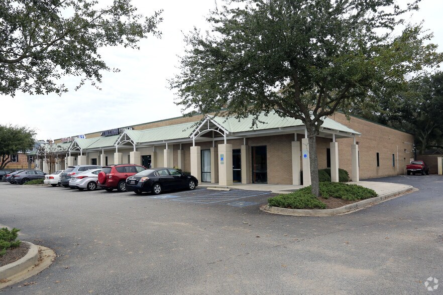 1559-1563 Sam Rittenberg Blvd, Charleston, SC for lease - Primary Photo - Image 1 of 8