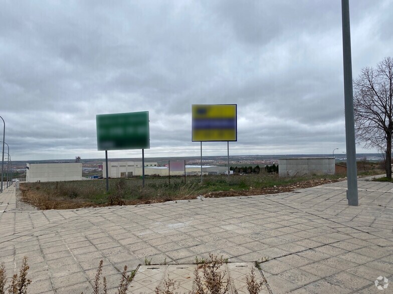 Cuesta del Aguadero s/n, Chiloeches, Guadalajara à louer - Photo du bâtiment - Image 2 de 3