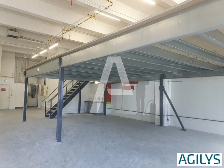 Flex in Rungis for lease - Interior Photo - Image 2 of 5