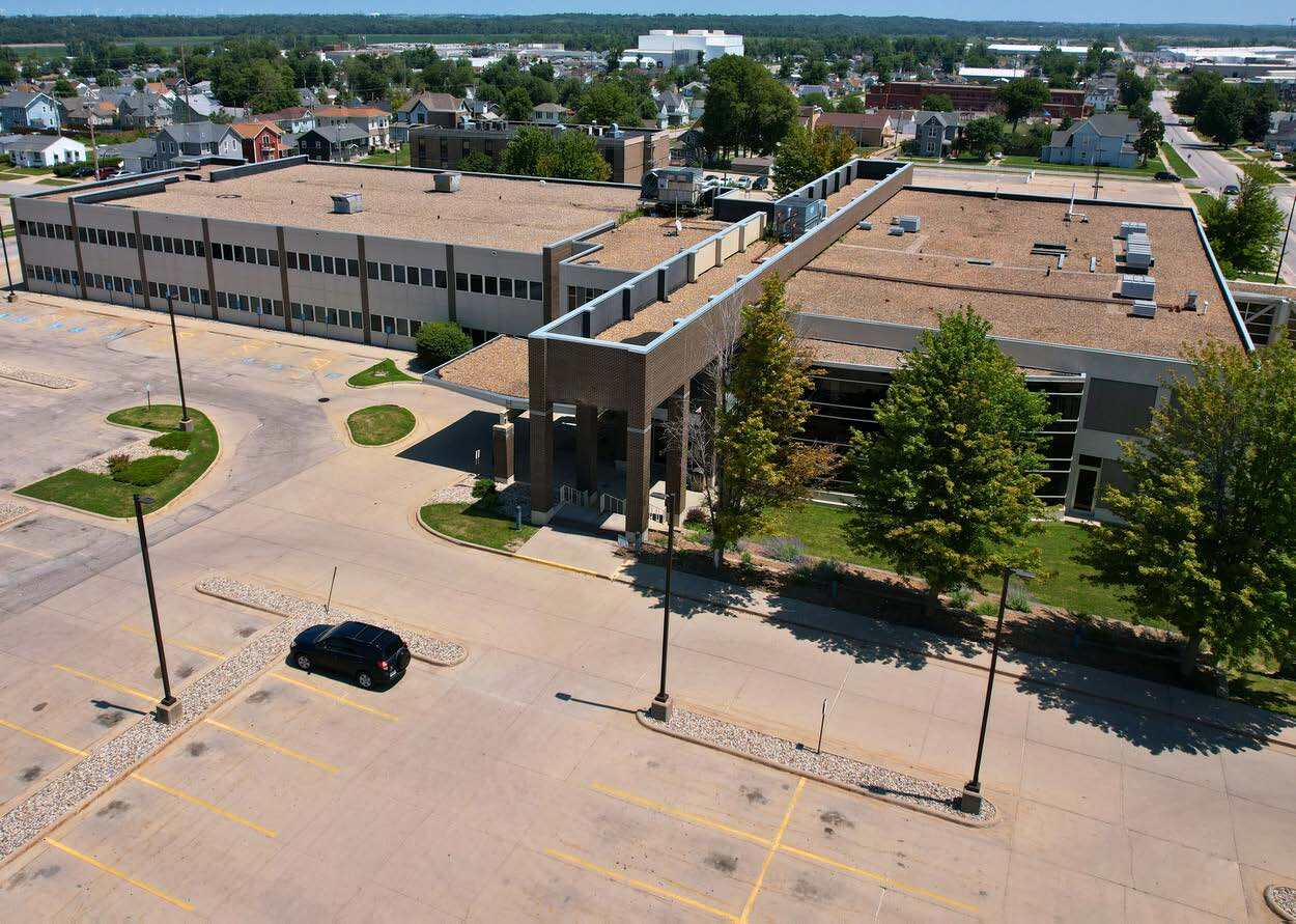 312 E Main St, Marshalltown, IA à vendre Photo du bâtiment- Image 1 de 7