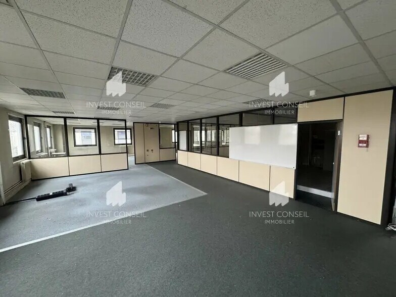 17-21 Rue Du Petit Albi, Cergy for lease - Interior Photo - Image 2 of 19
