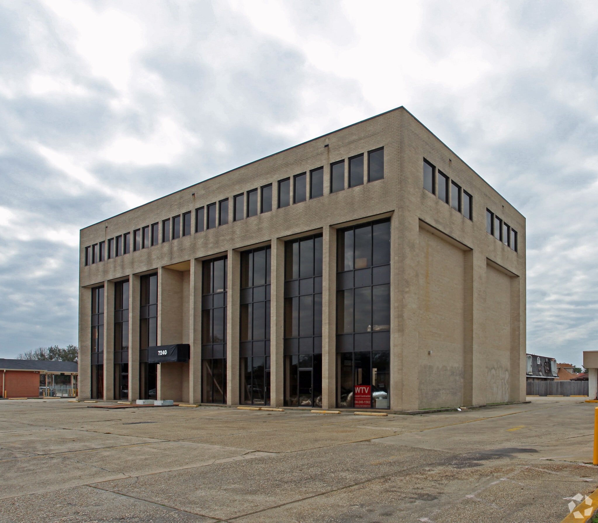 7240 Crowder Blvd, New Orleans, LA for lease Primary Photo- Image 1 of 7