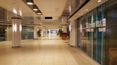 200 Boul René-Lévesque O, Montréal, QC for lease Interior Photo- Image 2 of 4