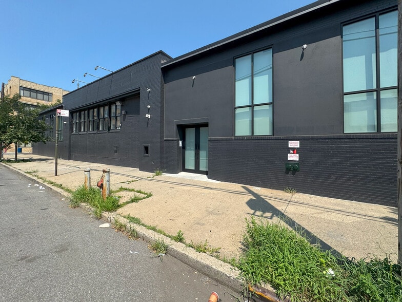 65-87 Porter Ave, Brooklyn, NY for lease - Building Photo - Image 2 of 4
