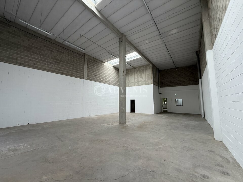 Flex in Émerainville for lease Interior Photo- Image 1 of 10
