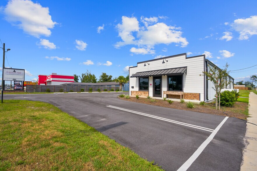 1519 Ohio Ave, Lynn Haven, FL à louer - Photo du bâtiment - Image 3 de 9