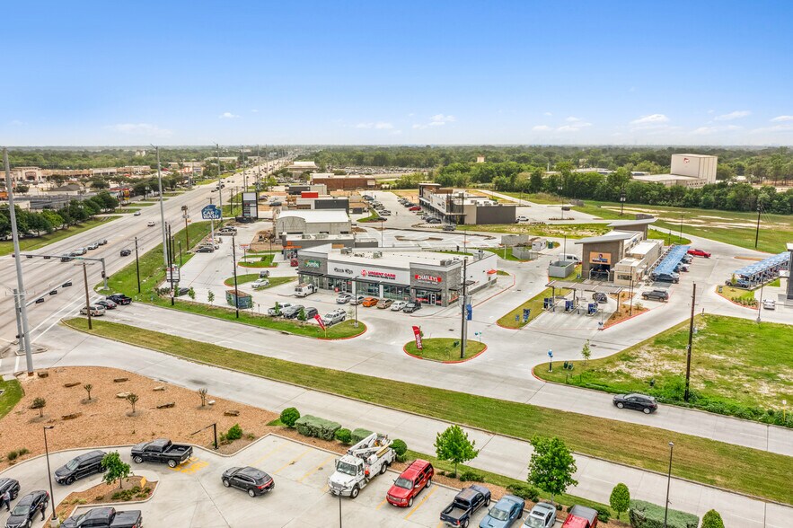 6405 West Rd, Houston, TX à louer - Photo du bâtiment - Image 3 de 5