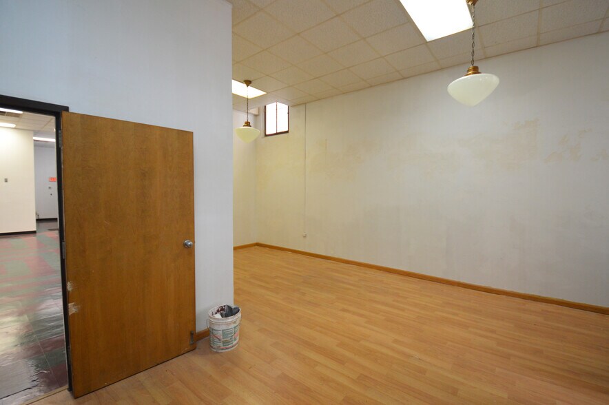 409 N Trade St, Winston-Salem, NC à vendre - Photo du bâtiment - Image 3 de 15