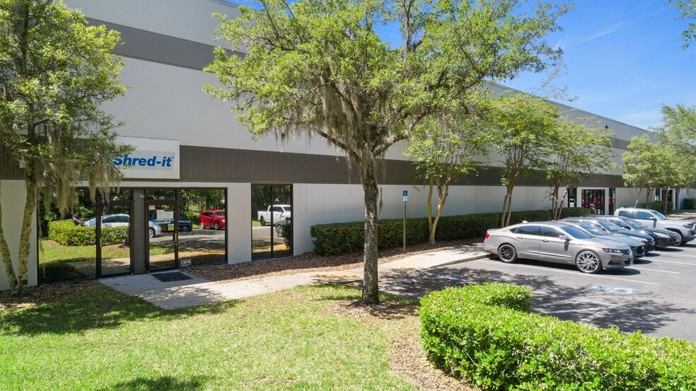 13291 Vantage Way, Jacksonville, FL for lease - Building Photo - Image 2 of 4