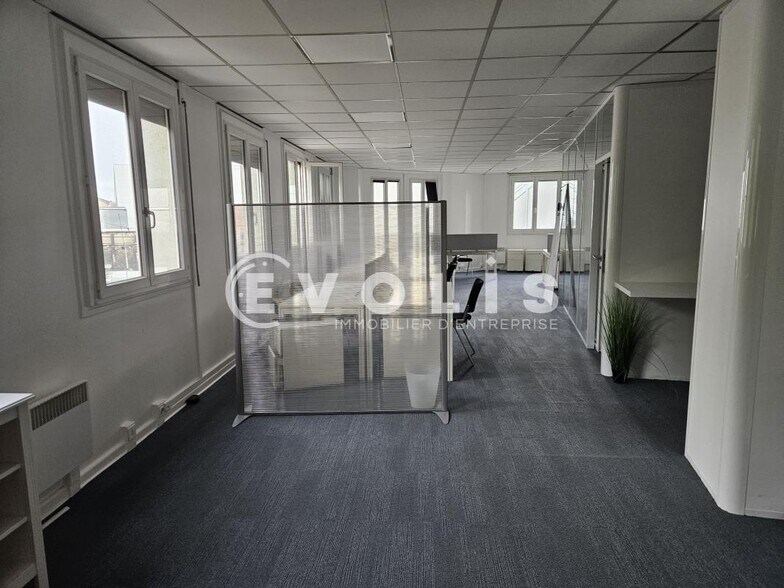 Office in Montrouge for lease - Interior Photo - Image 2 of 12