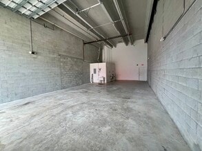 13991 SW 143rd Ct, Miami, FL for lease Interior Photo- Image 2 of 4