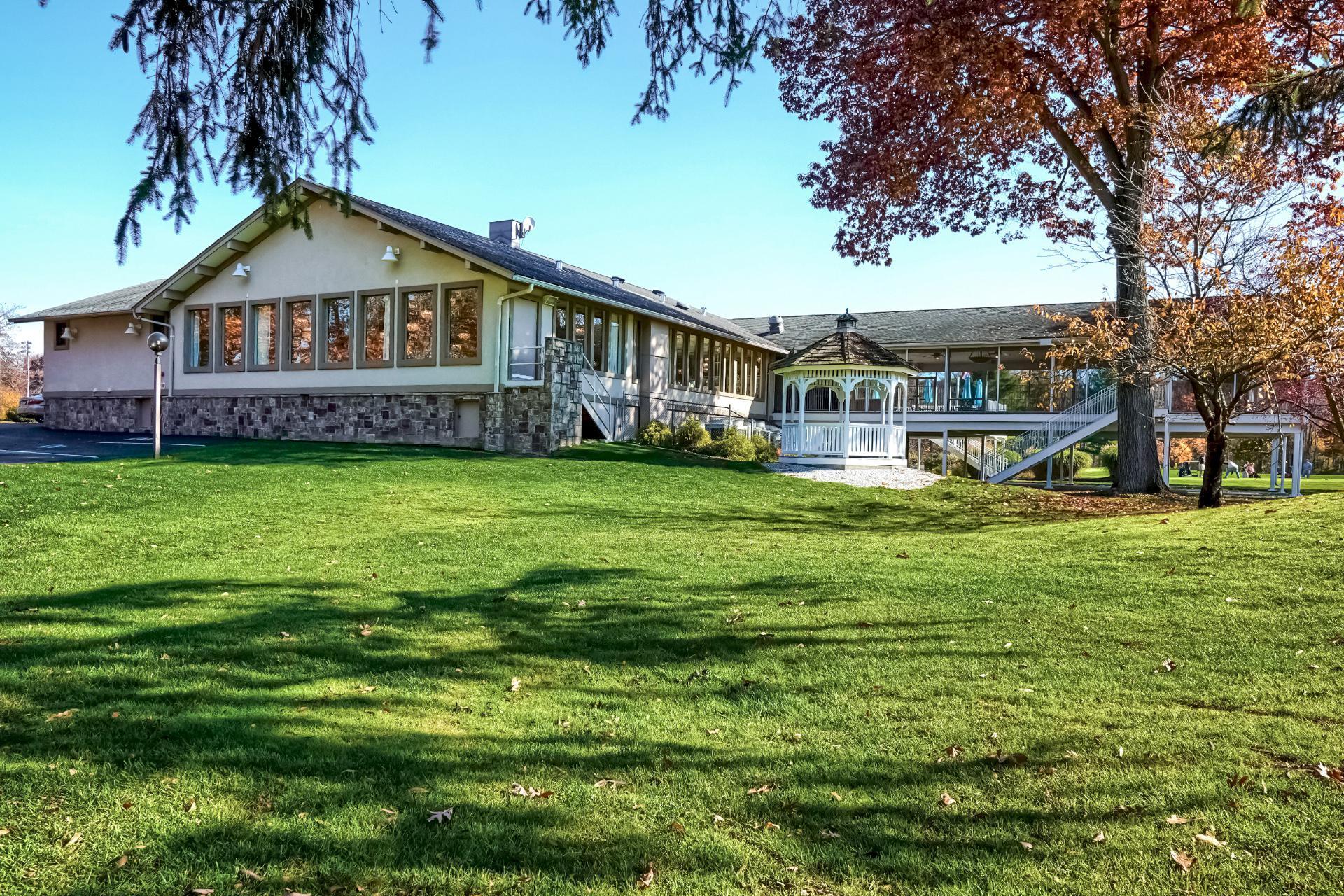 155 Wilbur Blvd, Poughkeepsie, NY à vendre Photo principale- Image 1 de 40