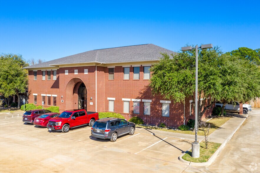 2000 S Stemmons Fwy, Lake Dallas, TX à vendre - Photo du bâtiment - Image 1 de 4