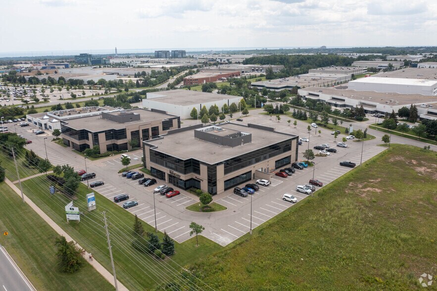 2315 Bristol Cir, Oakville, ON à louer - Aérien - Image 3 de 10