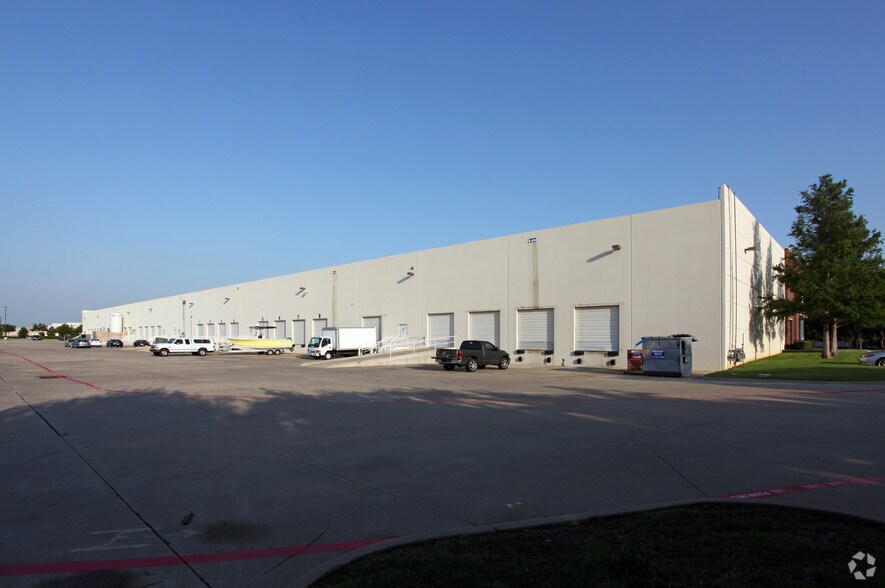 1645 Wallace Dr, Carrollton, TX à louer - Photo du bâtiment - Image 3 de 15