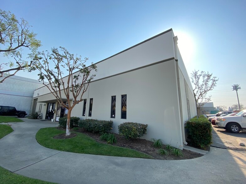 7520-7522 Scout Ave, Bell Gardens, CA for lease - Building Photo - Image 3 of 5