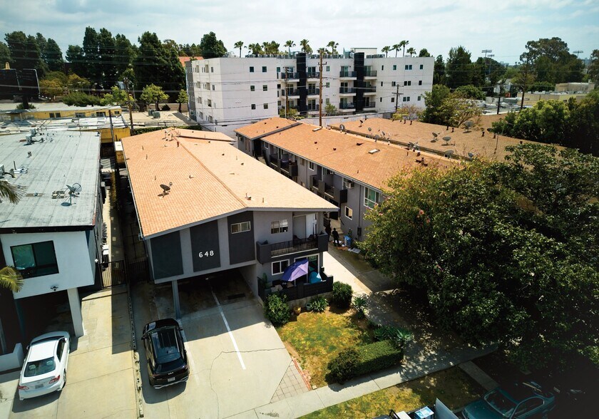 648 N Hayworth Ave, Los Angeles, CA à vendre - Photo du bâtiment - Image 2 de 15
