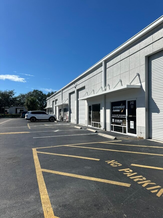 Plus de détails pour 4110 Enterprise Ave, Naples, FL - Industriel à louer