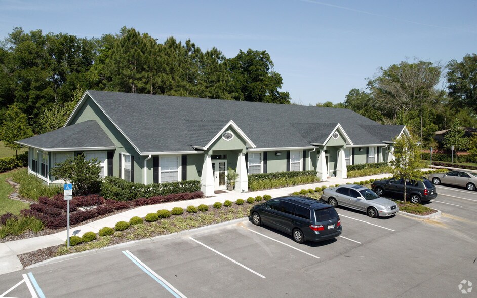 30 Windsormere Way, Oviedo, FL à louer - Photo du bâtiment - Image 3 de 7