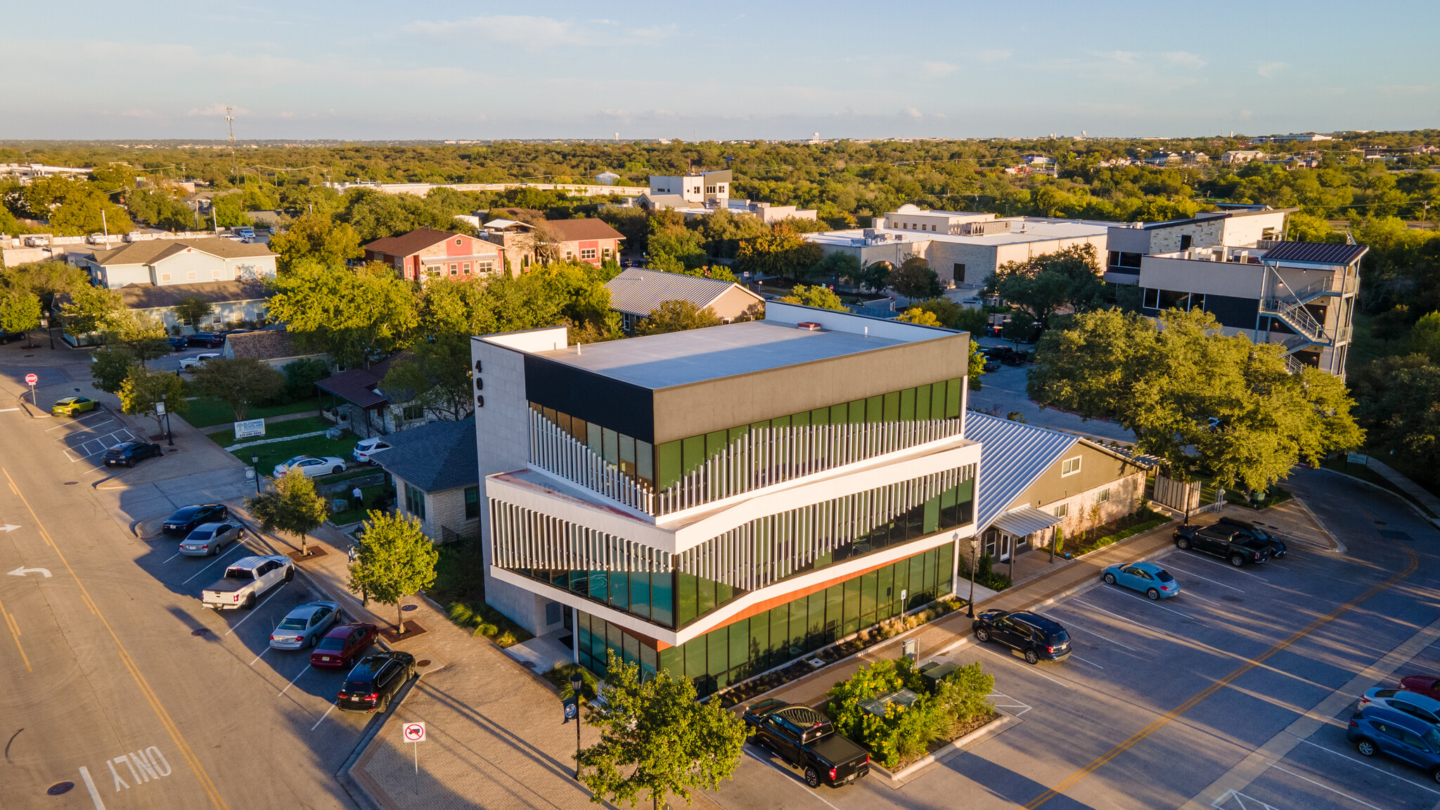 411 W Main St, Round Rock, TX à louer Photo du bâtiment- Image 1 de 13