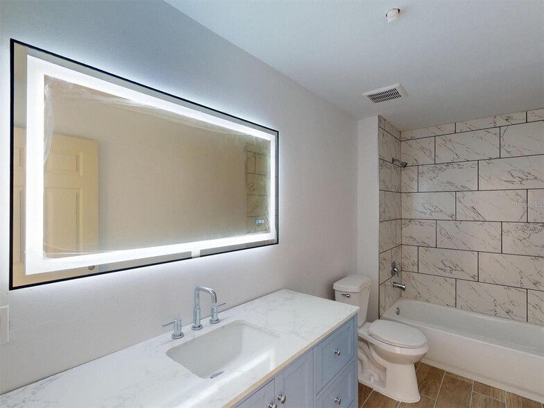 1215 Capricorn Blvd, Punta Gorda, FL for sale - Building Photo - Image 3 of 9