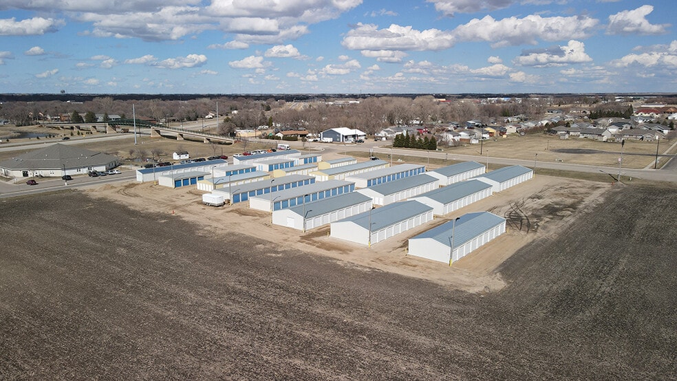 1410 S Saratoga St, Marshall, MN à vendre - Photo du bâtiment - Image 3 de 4